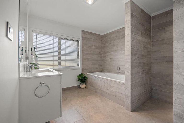 Photo of property in 583 State Highway 16, Kumeu, 0891