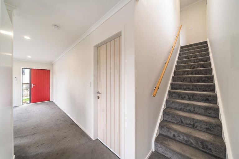 Photo of property in 9 Lowry Heights, Stokes Valley, Lower Hutt, 5019