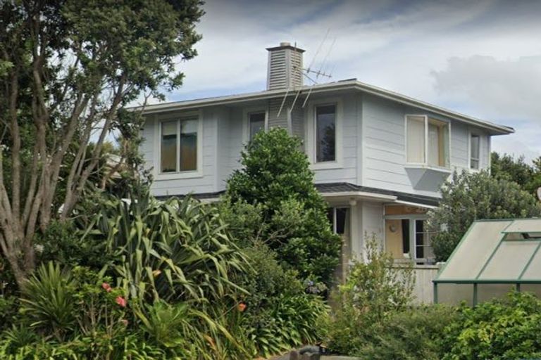 Photo of property in 4 Mcfarlane Street, Oakura, 4314