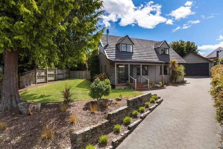Photo of property in 9 Larch Court, Kelvin Heights, Queenstown, 9300