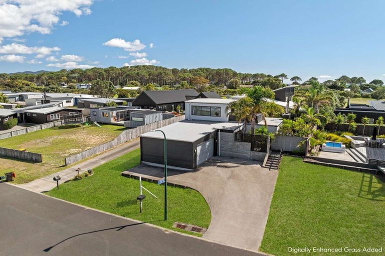 Photo of property in 137 The Fairway, Matarangi, Whitianga, 3592