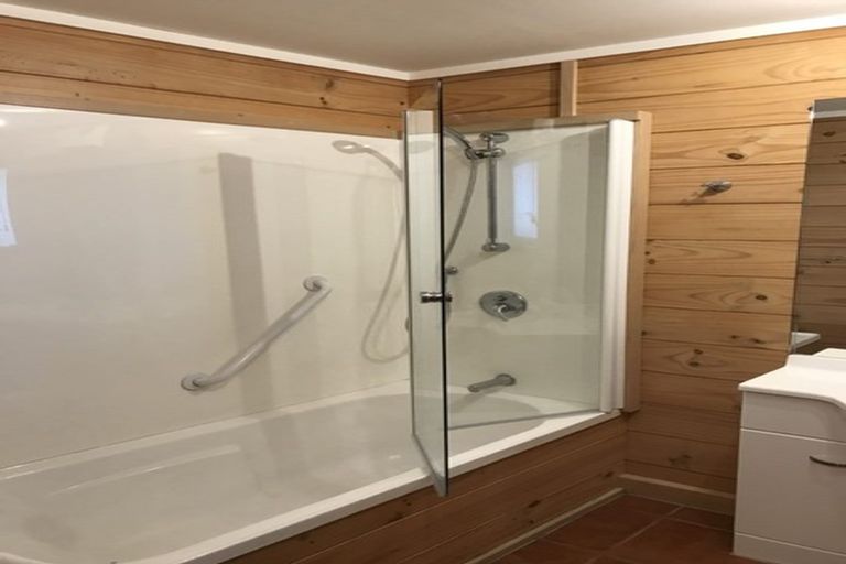 Photo of property in 8a Riverstone Drive, Riverstone Terraces, Upper Hutt, 5018