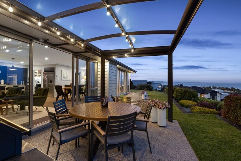 Photo of property in 8 Woodridge Drive, Stanmore Bay, Whangaparaoa, 0932