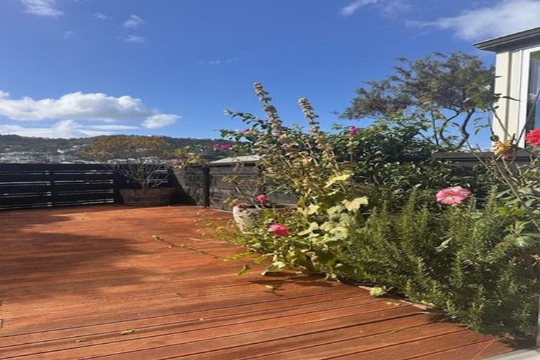 Photo of property in 10/3 Severn Street, Island Bay, Wellington, 6023