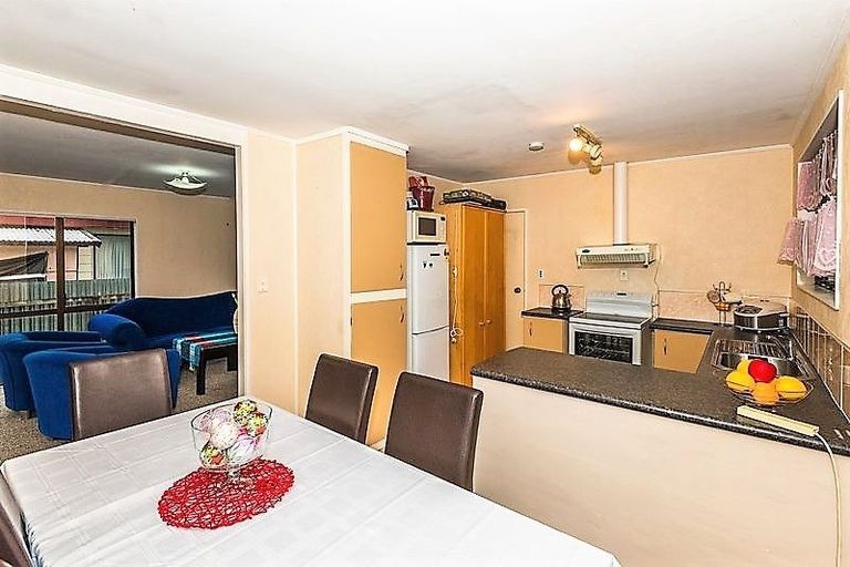 Photo of property in 2/190 Te Irirangi Drive, Flat Bush, Auckland, 2019