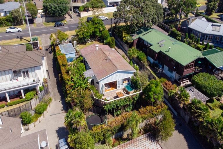 Photo of property in 15 Kowhai Road, Mairangi Bay, Auckland, 0630