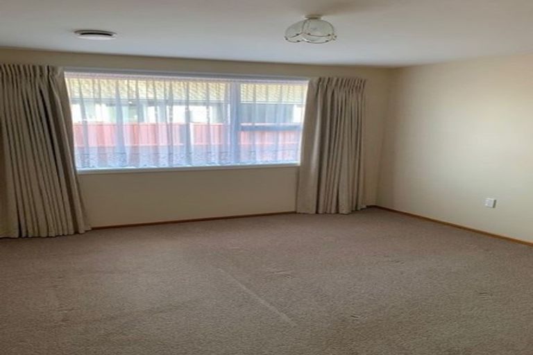 Photo of property in 17 Davidson Crescent, Hornby, Christchurch, 8042