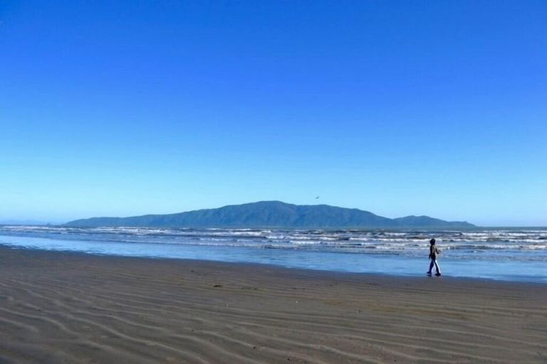 Photo of property in 6 Hohiria Street, Waikanae Beach, Waikanae, 5036