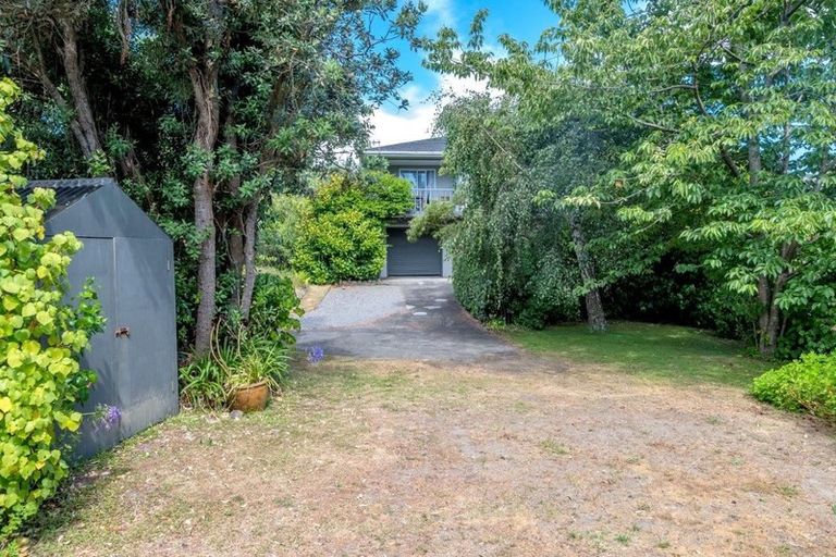 Photo of property in 28 Field Way, Waikanae Beach, Waikanae, 5036