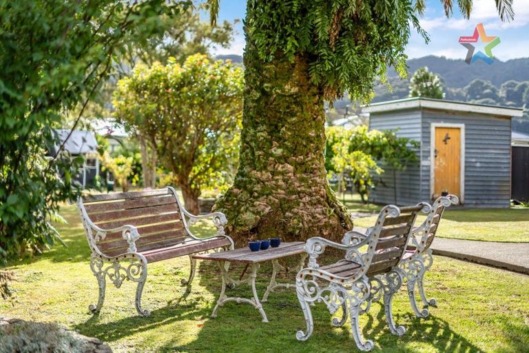 Photo of property in 21 Bledisloe Crescent, Wainuiomata, Lower Hutt, 5014