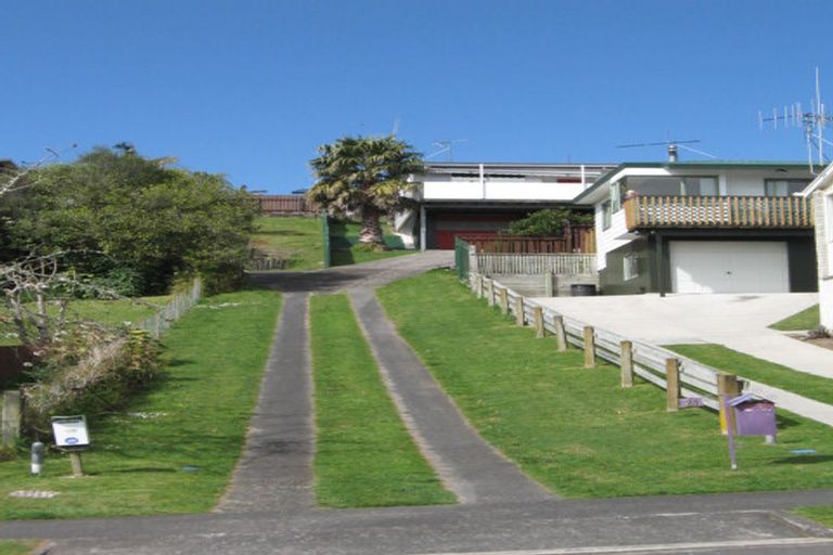 Photo of property in 25 Dingadee Street, Welcome Bay, Tauranga, 3112