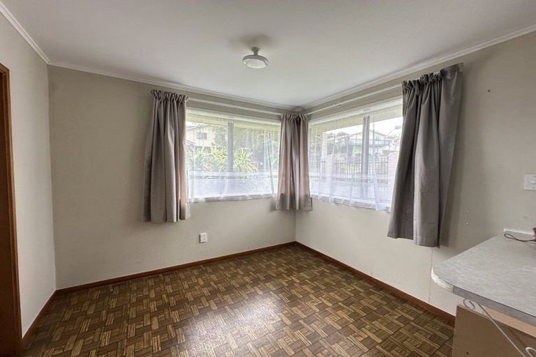 Photo of property in 42 Lewisham Street, Highland Park, Auckland, 2010