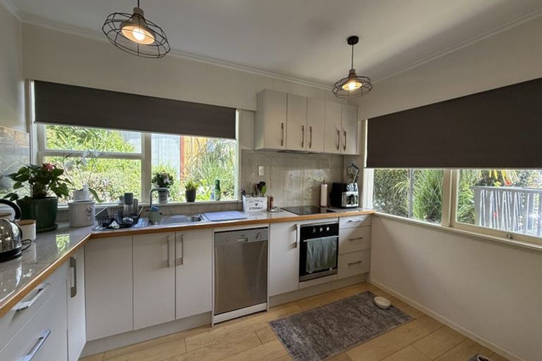 Photo of property in 7 Maori Hut Road, Red Beach, 0932