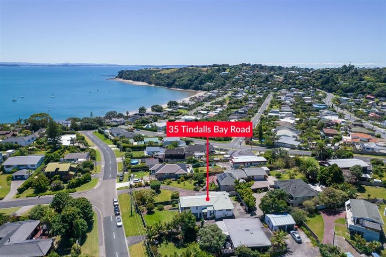 Photo of property in 35 Tindalls Bay Road, Tindalls Beach, Whangaparaoa, 0930
