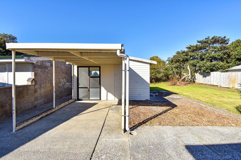Photo of property in 4 Coles Place, Manurewa, Auckland, 2102