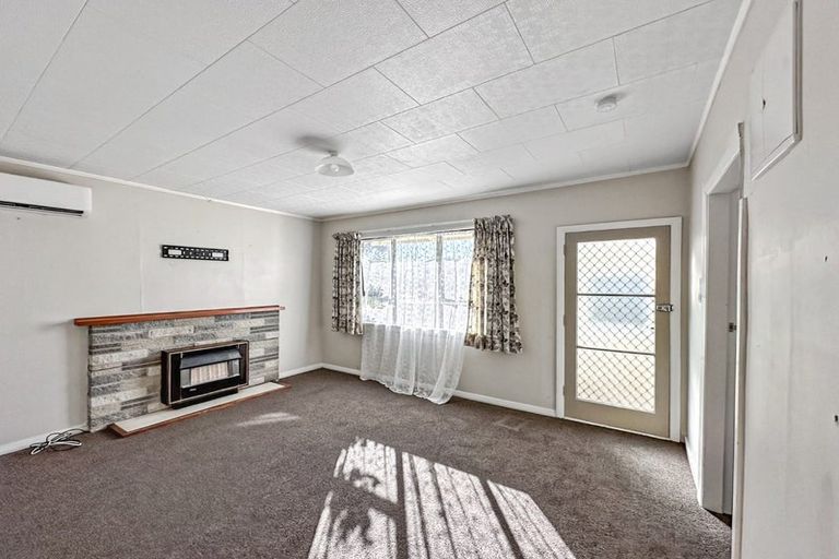 Photo of property in 21 Hood Street, Castlecliff, Whanganui, 4501