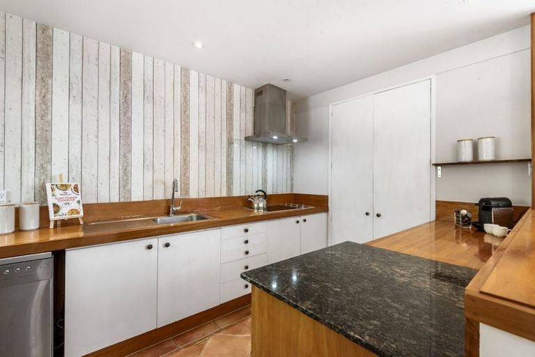 Photo of property in 3 Mizpah Road, Waiake, Auckland, 0630