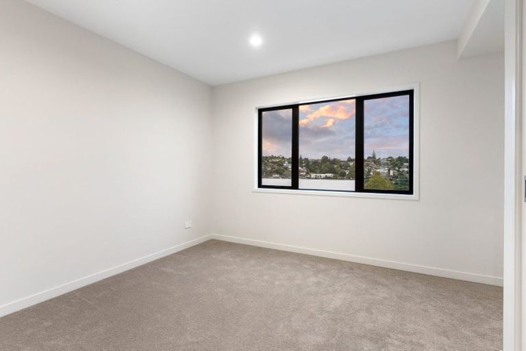 Photo of property in 7 Awhi Lane, Massey, 0614