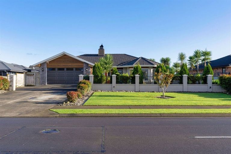 Photo of property in 15 Okarito Avenue, Levin, 5510