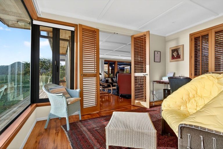 Photo of property in 24 Garden Road, Piha, 0772