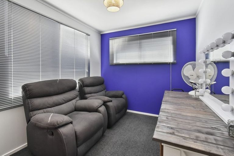Photo of property in 12 Seaward Place, Wattle Downs, Auckland, 2103