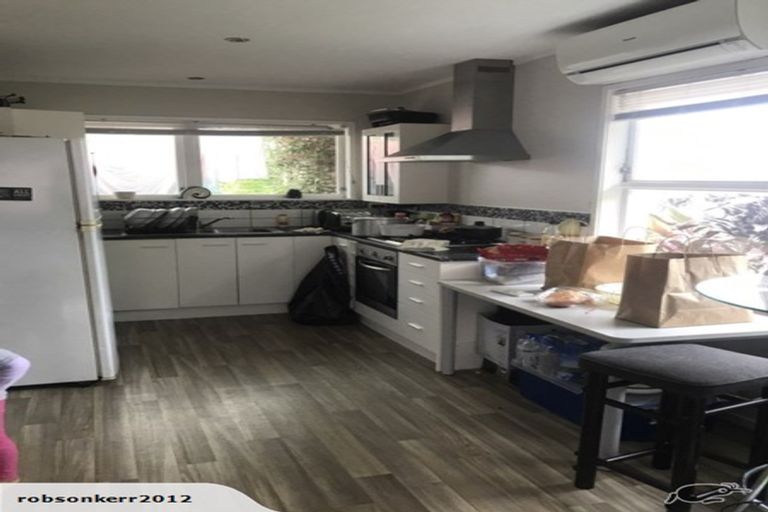 Photo of property in 17 Blanes Road, Weymouth, Auckland, 2103