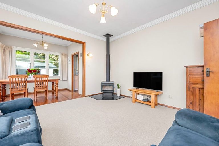 Photo of property in 1 Summit Road, Fairfield, Lower Hutt, 5011