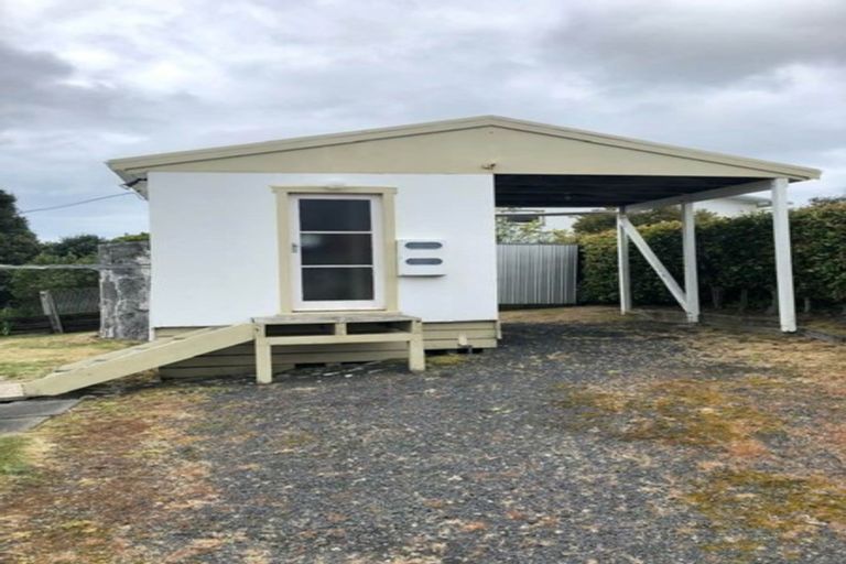 Photo of property in 1 Motuketekete Avenue, Army Bay, Whangaparaoa, 0930