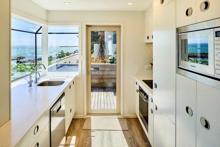 Photo of property in 21 Moana Road, Plimmerton, Porirua, 5026