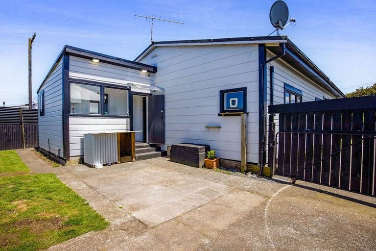 Photo of property in 48 Camberwell Road, Hawera, 4610