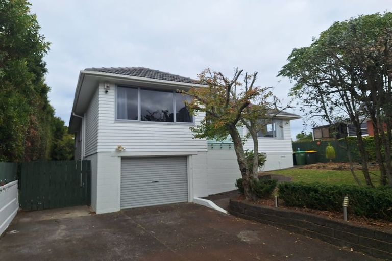 Photo of property in 137 Reeves Road, Pakuranga Heights, Auckland, 2010