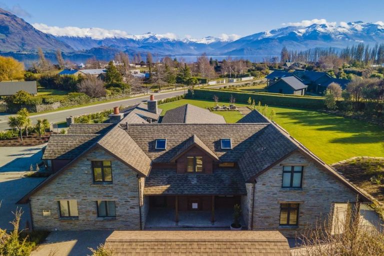 Photo of property in 8 Waimana Place, Wanaka, 9305