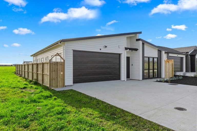 Photo of property in 101 Mutetai Road, Clarks Beach, 2122