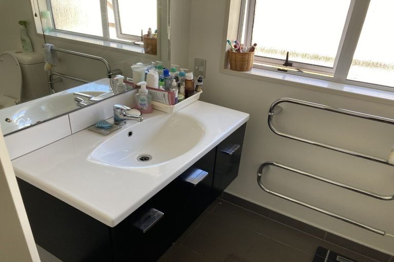 Photo of property in 53 Strowan Road, Strowan, Christchurch, 8052