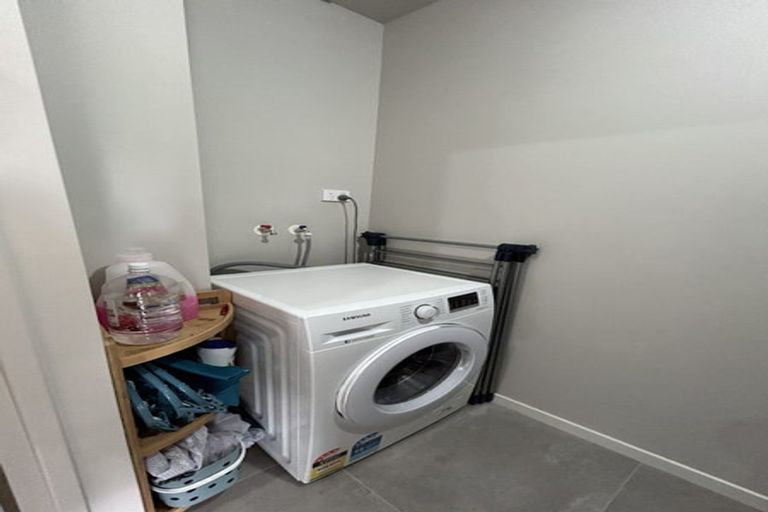 Photo of property in 5/30 West Coast Road, Glen Eden, Auckland, 0602