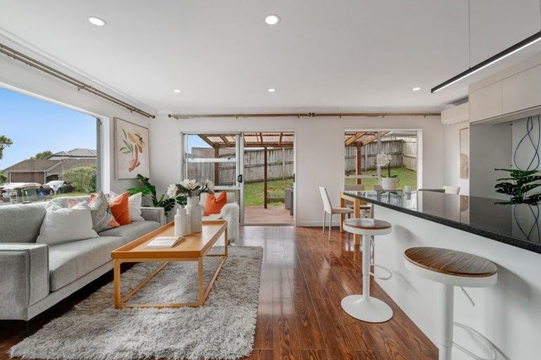 Photo of property in 1/4 Clare Place, Glenfield, Auckland, 0629