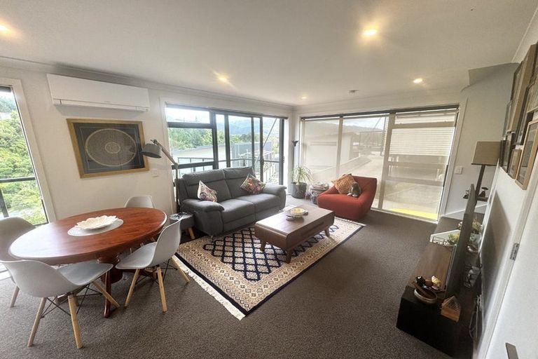 Photo of property in 5 Ara Patukawenga, Tawa, Wellington, 5028