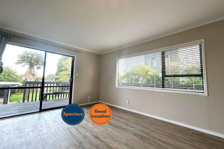 Photo of property in 17 Tomintoul Place, Highland Park, Auckland, 2010