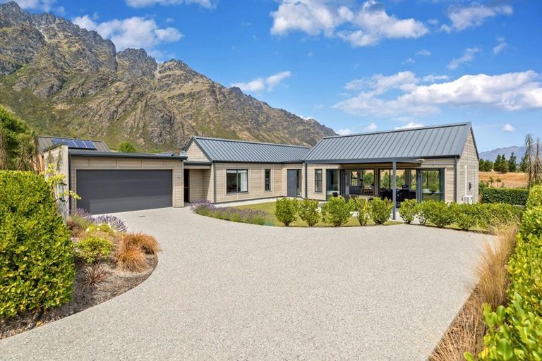 Photo of property in 28 Mckellar Drive, Jacks Point, Queenstown, 9371