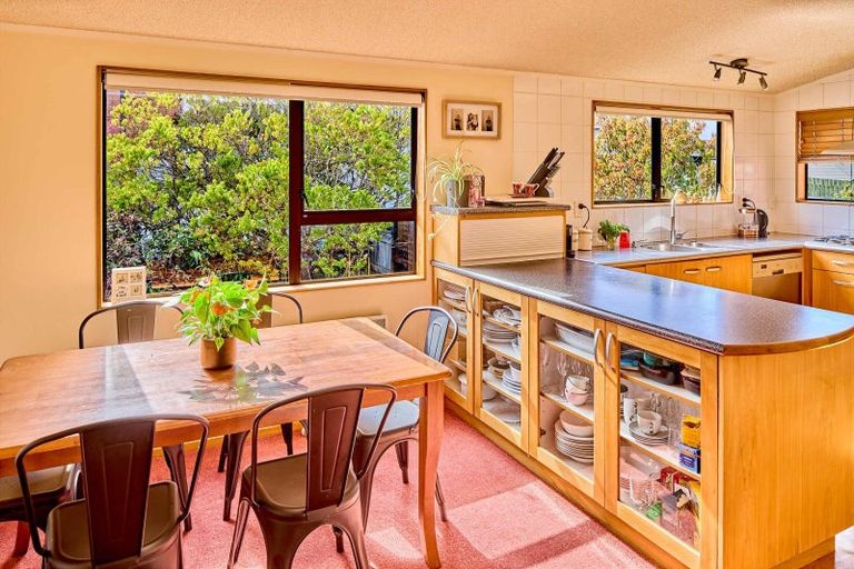 Photo of property in 16 Chestnut Grove, Maungaraki, Lower Hutt, 5010