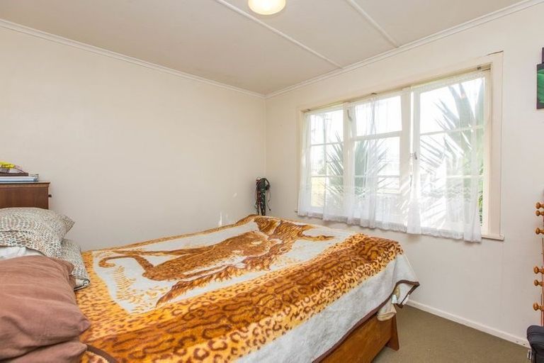 Photo of property in 18 Crawford Avenue, Mangere Bridge, Auckland, 2022