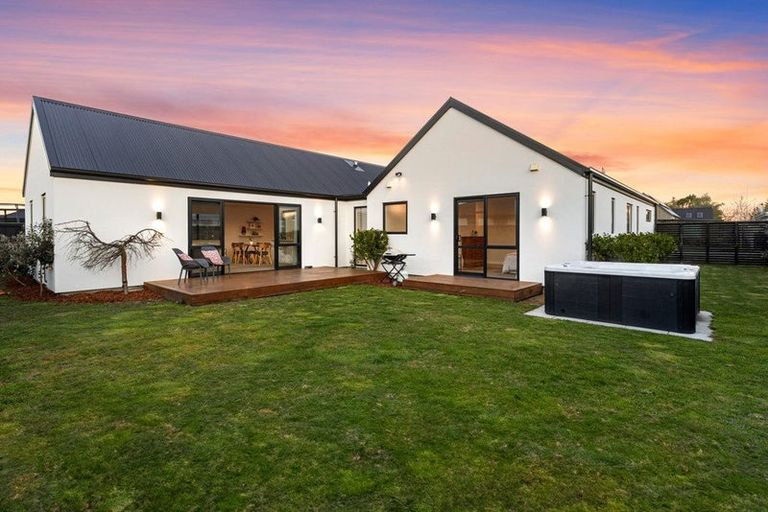 Photo of property in 14 Chatsworth Avenue, Rangiora, 7400