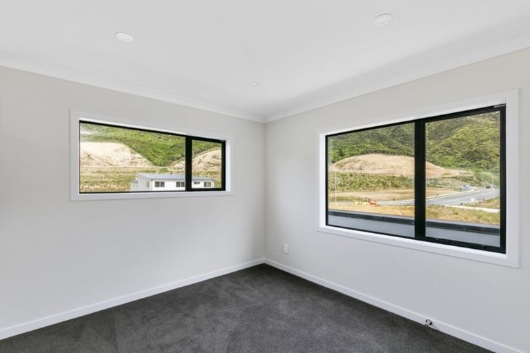 Photo of property in 6 Pihipihi Way, Crofton Downs, Wellington, 6035