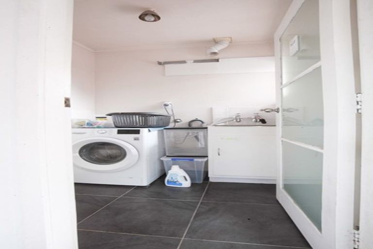 Photo of property in 2a Kurnell Drive, Botany Downs, Auckland, 2010