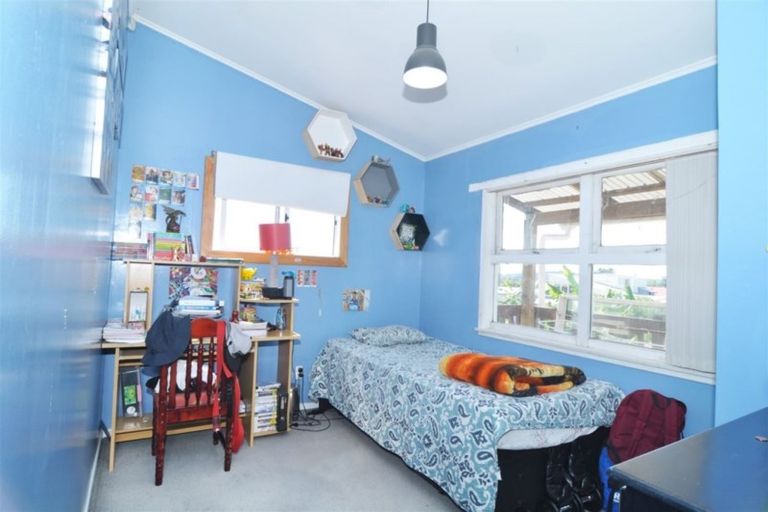 Photo of property in 2a Bamboo Grove, Kelston, Auckland, 0602