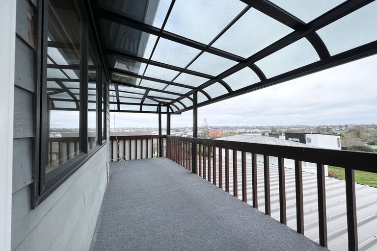 Photo of property in 2/104 Bond Crescent, Forrest Hill, Auckland, 0620