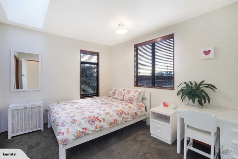 Photo of property in 65 Forrest Hill Road, Milford, Auckland, 0620