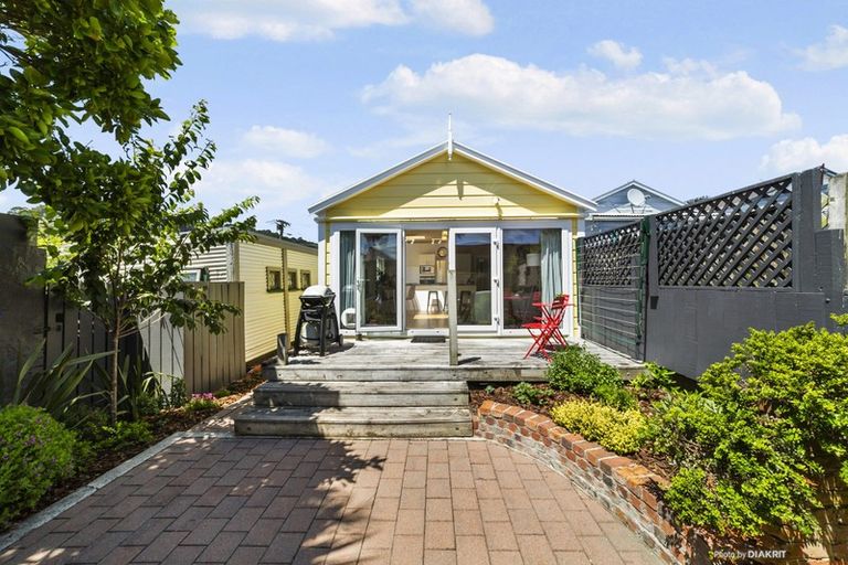 Photo of property in 39 Normanby Street, Newtown, Wellington, 6021