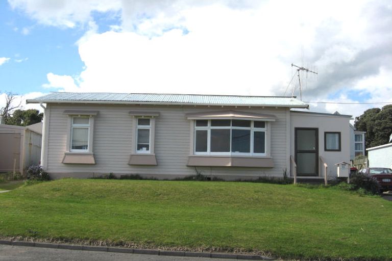 Photo of property in 68 Karaka Street, Castlecliff, Whanganui, 4501