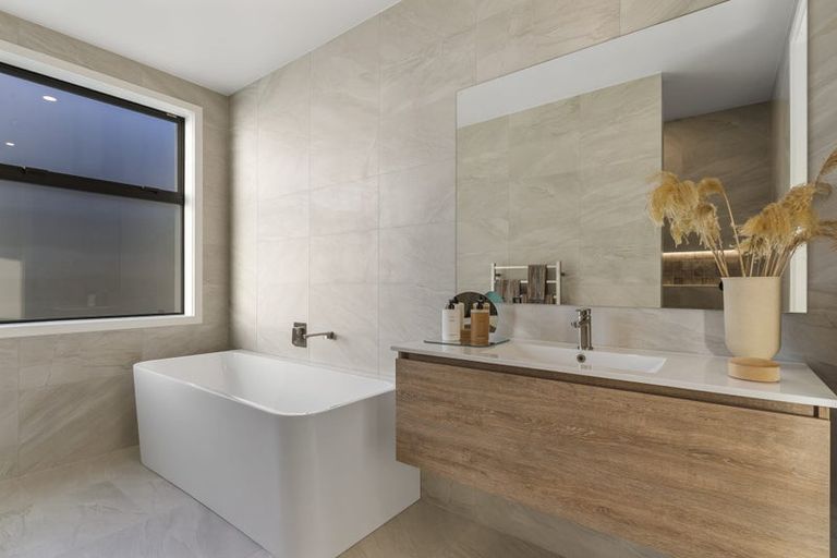 Photo of property in 37 Elliot Street, Riverhead, 0820